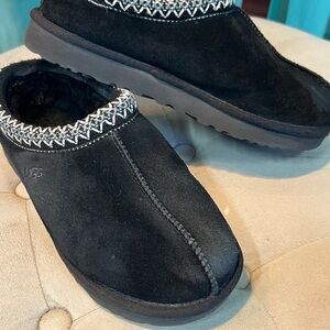 UGG Women's Black Cozy Slippers